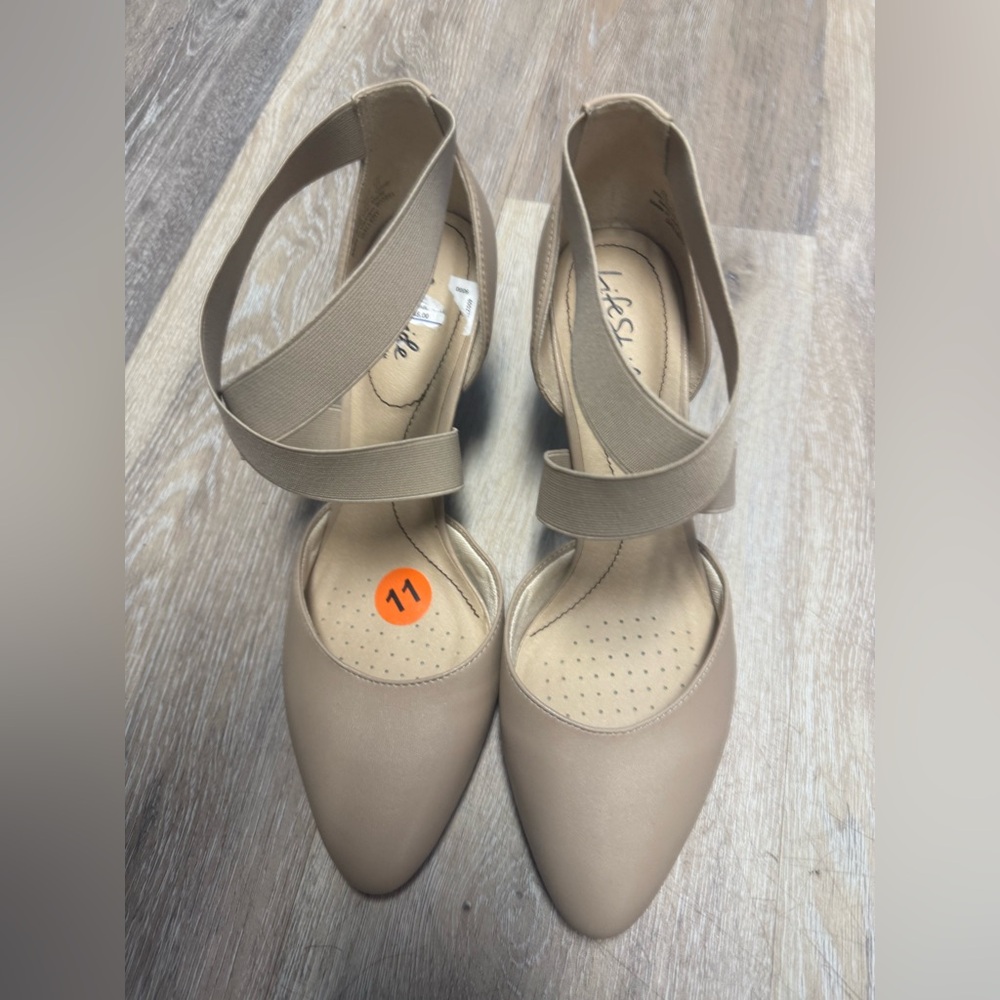 Lifestride Closed Toe Strappy Beige Solid Size 11M Leather Block Heel
